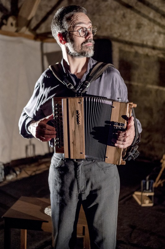 Peuplier et les cailloux secs