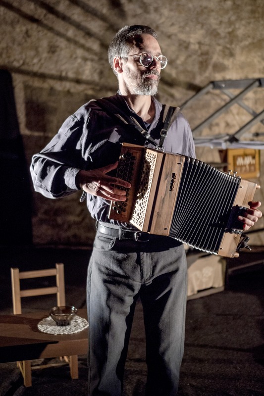 Peuplier et les cailloux secs