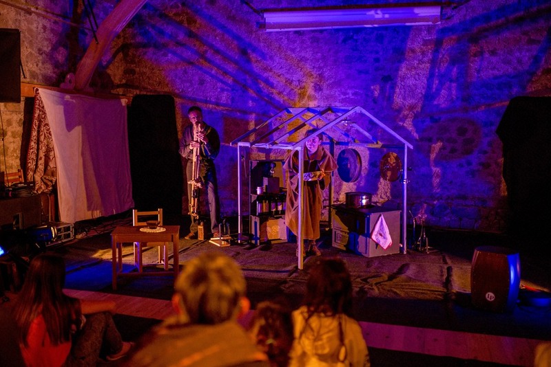 Peuplier et les cailloux secs